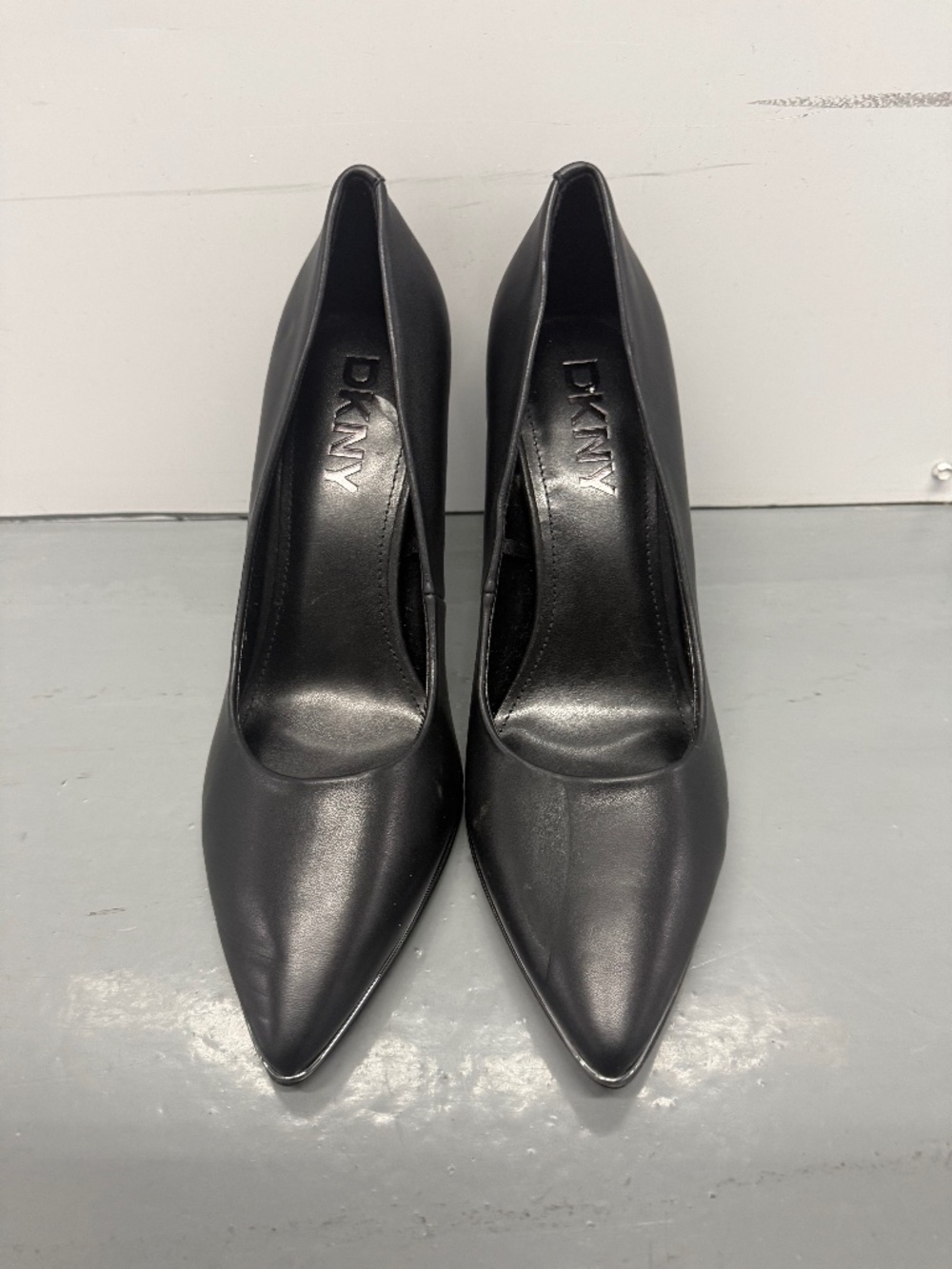 DKNY Women's Black Pointed Toe Pumps Heels Size 8.5